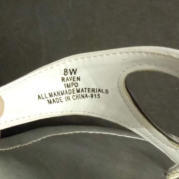 Impo White Raven Thong Sandals w/ Triangular Silver Accent Low Wedges 8 W Shoes - Picture 4 of 6